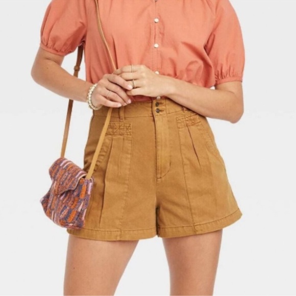 UNIVERSAL THREAD Pleated Pocket Tan Women's Shorts - Picture 1 of 6